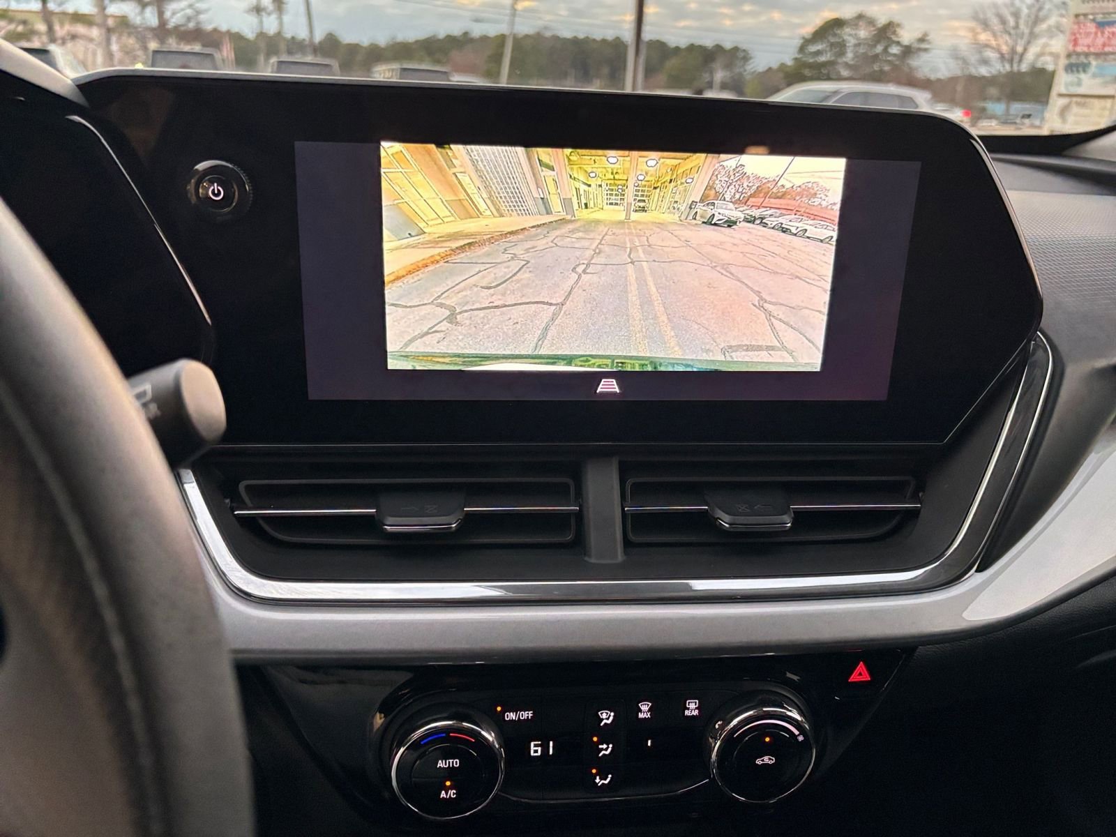 Thumbnail: 2025 Chevrolet Trax - 17