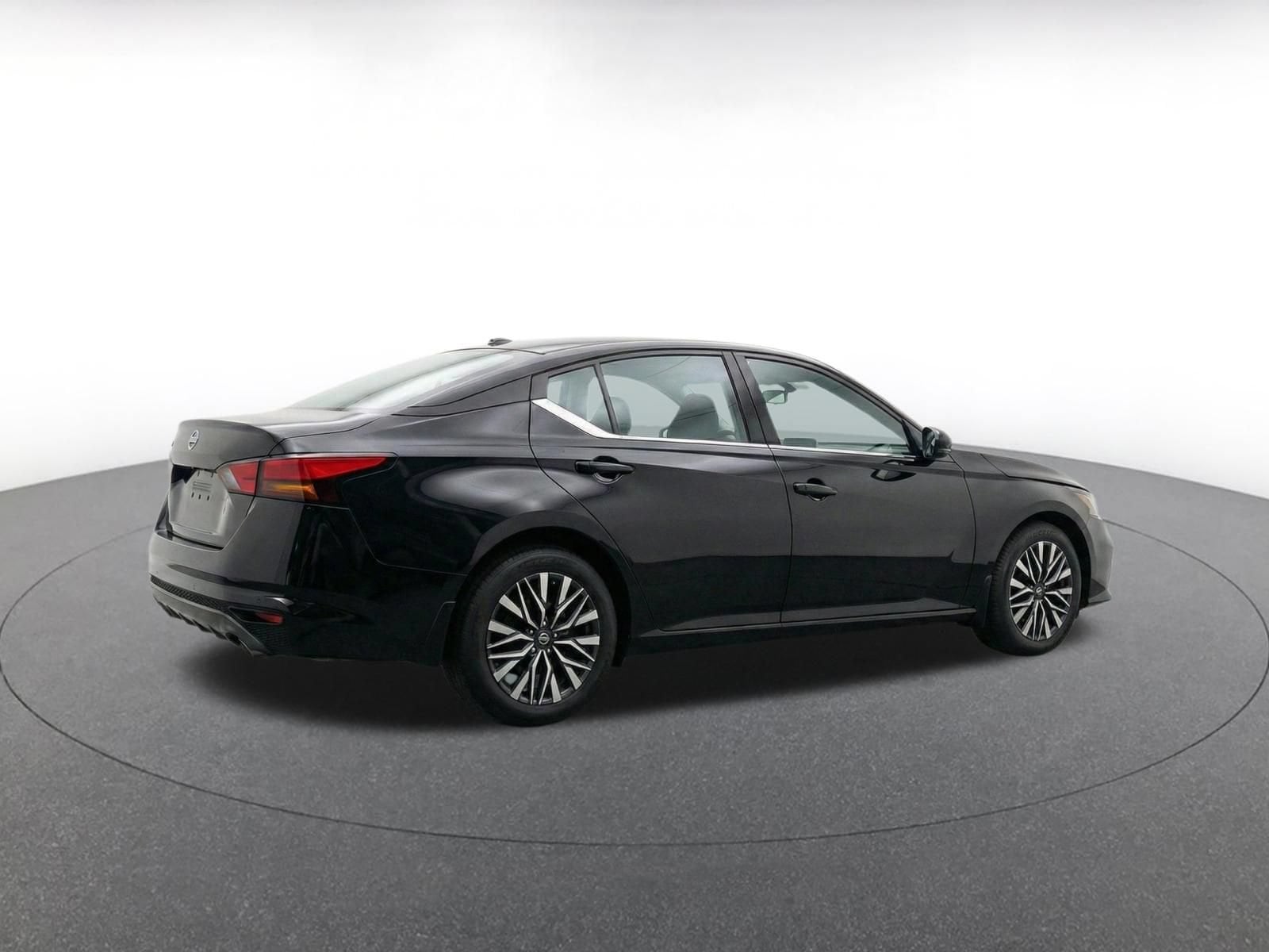 Thumbnail: 2025 Nissan Altima - 8