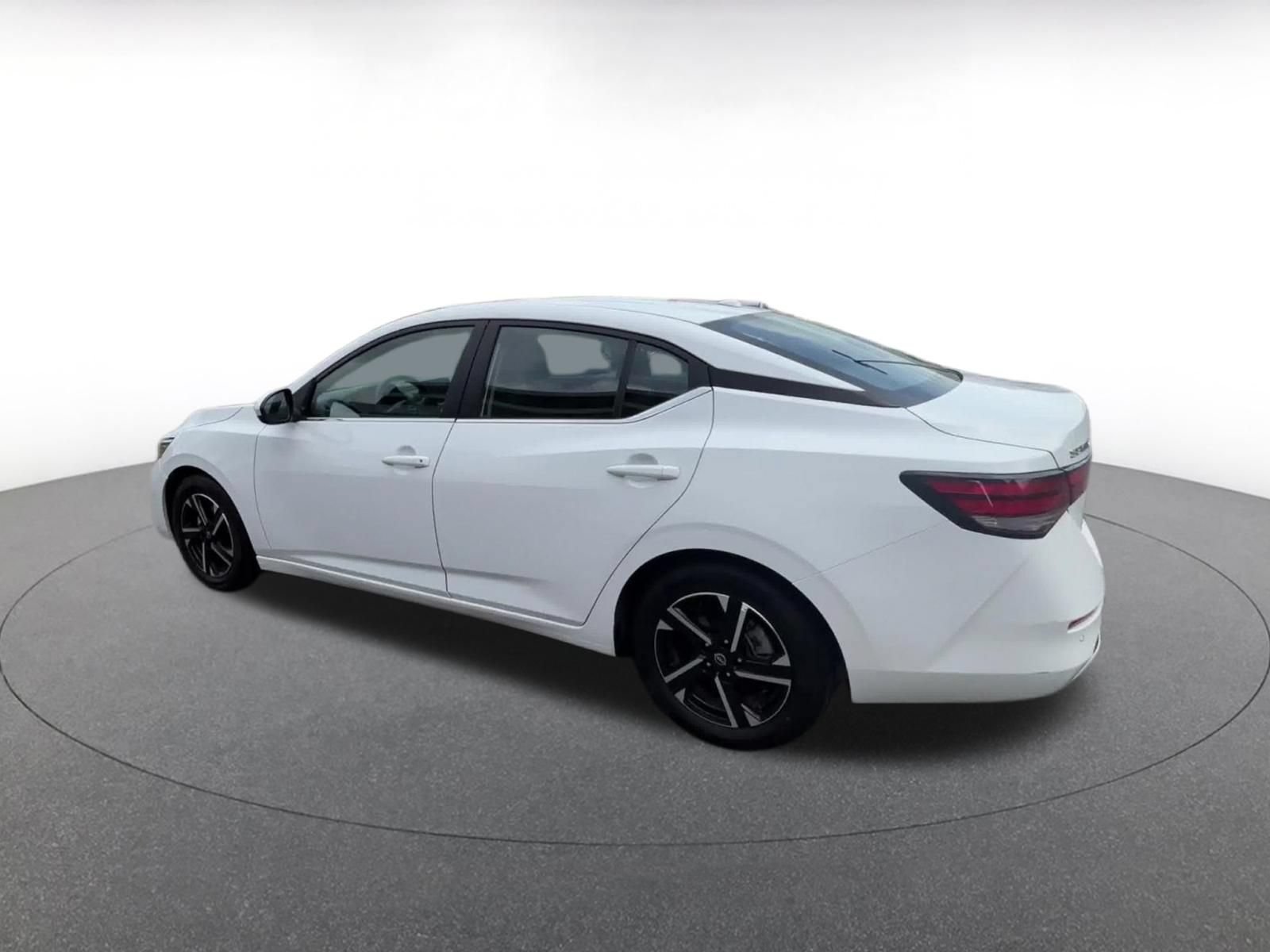 Thumbnail: 2025 Nissan Sentra - 10