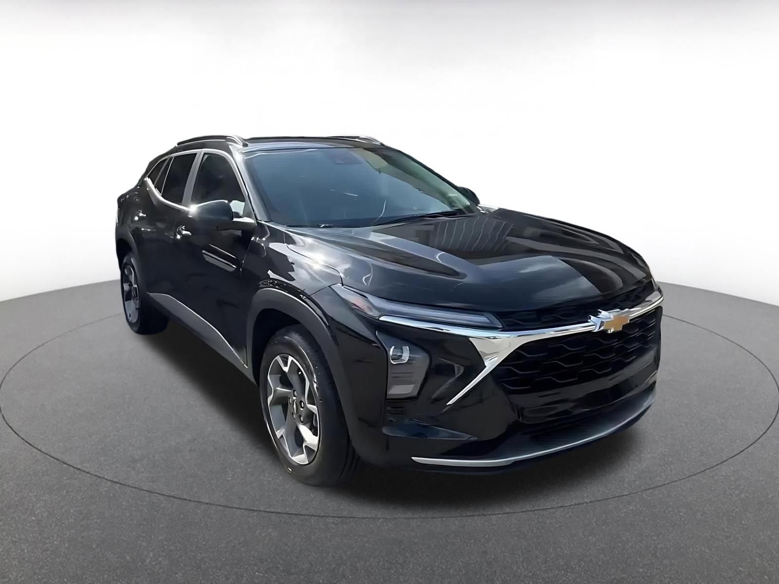 Thumbnail: 2025 Chevrolet Trax - 3