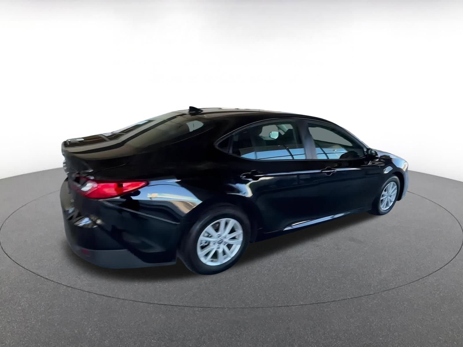 Thumbnail: 2025 Toyota Camry - 18