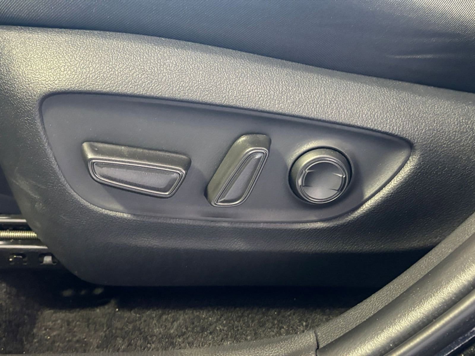 Thumbnail: 2025 Toyota RAV4 - 23