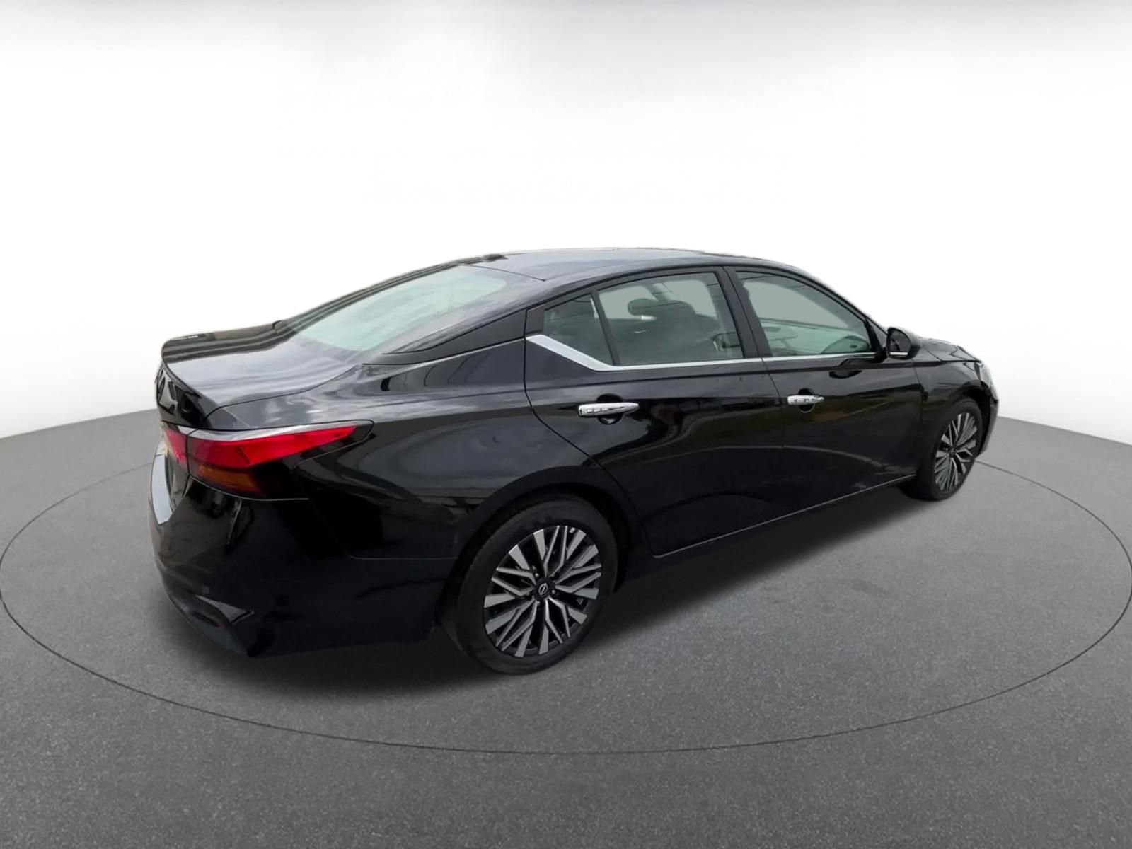 Thumbnail: 2025 Nissan Altima - 15