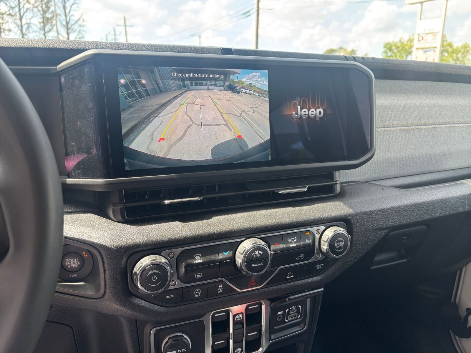 Thumbnail: 2025 Jeep Wrangler - 23