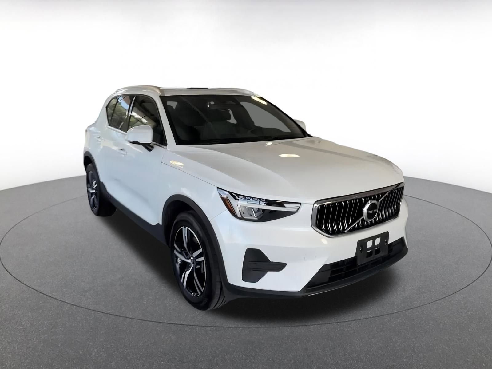 Thumbnail: 2024 Volvo XC40 - 3