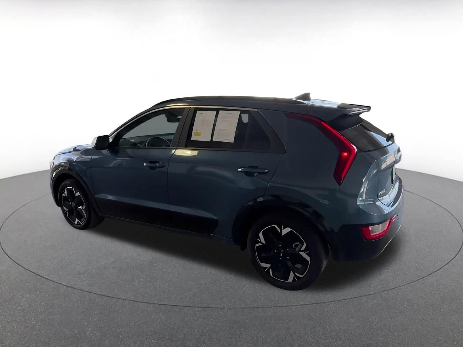 Thumbnail: 2023 Kia Niro - 10