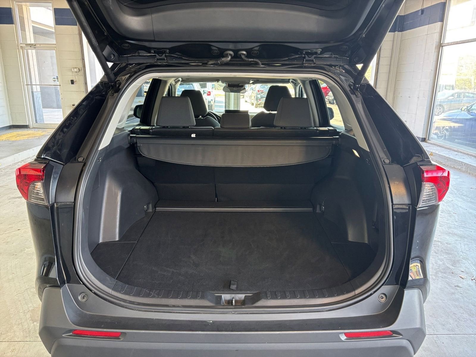 Thumbnail: 2025 Toyota RAV4 - 31