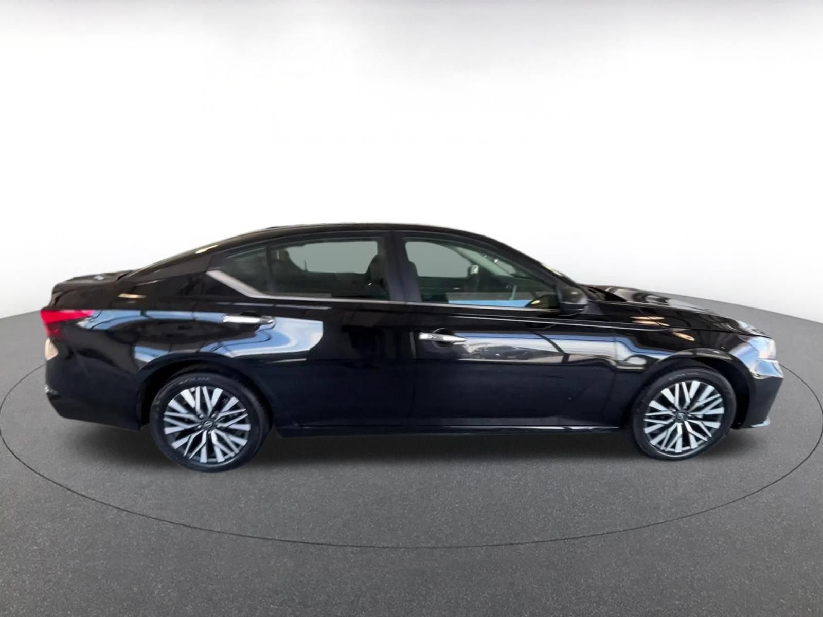 Thumbnail: 2025 Nissan Altima - 16