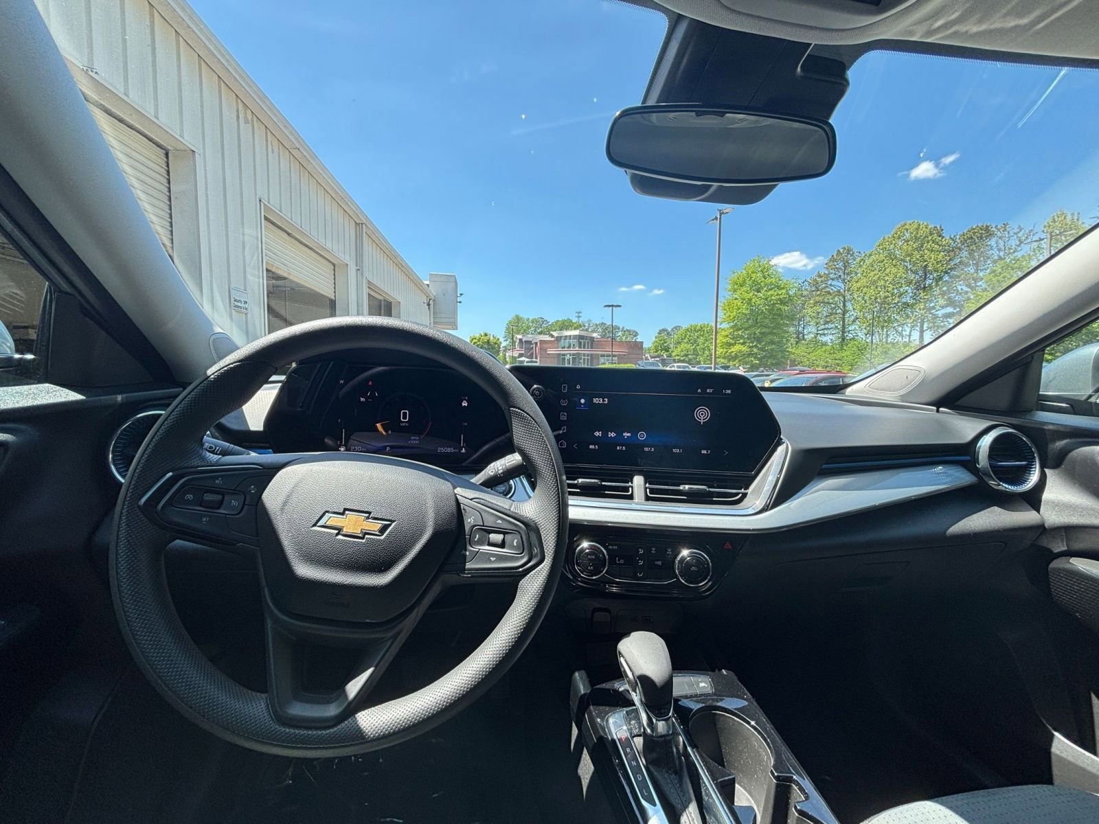 Thumbnail: 2025 Chevrolet Trax - 34