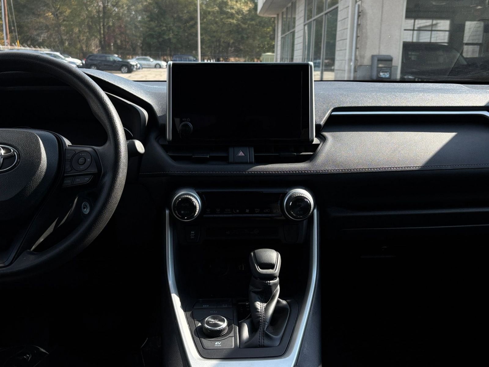 Thumbnail: 2025 Toyota RAV4 - 18