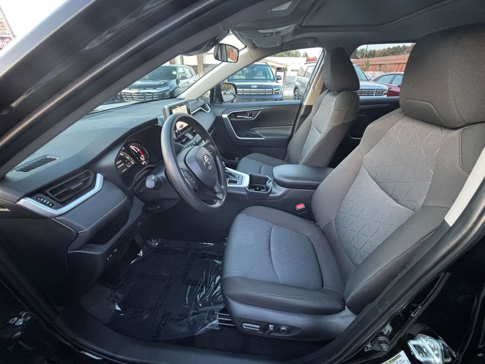 Thumbnail: 2025 Toyota RAV4 - 32