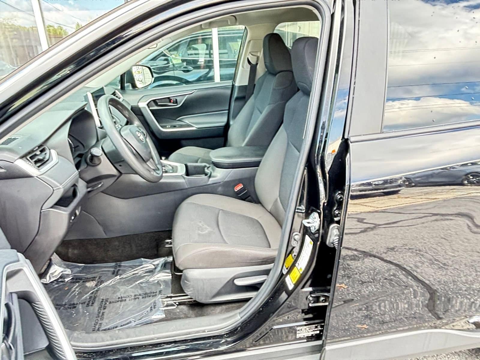 Thumbnail: 2025 Toyota RAV4 - 26