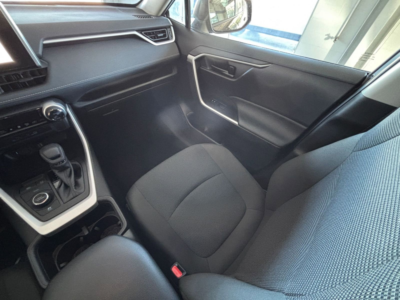 Thumbnail: 2025 Toyota RAV4 - 34