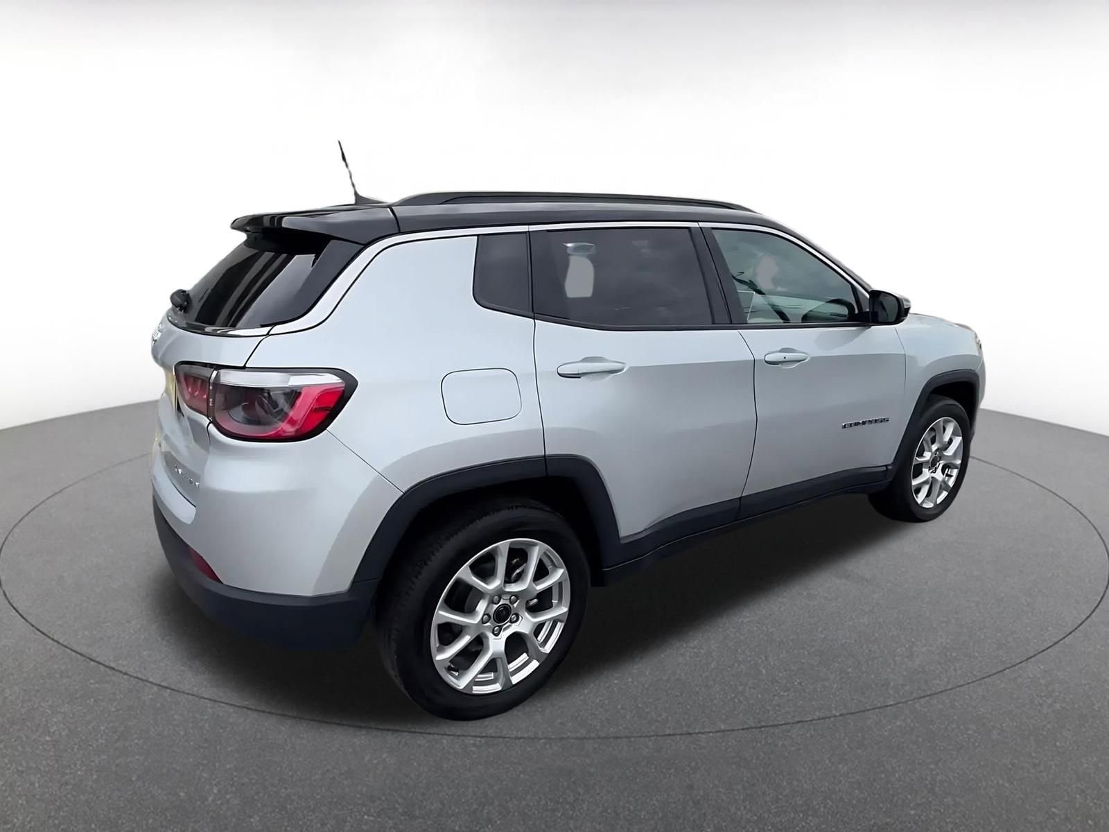 Thumbnail: 2025 Jeep Compass - 17