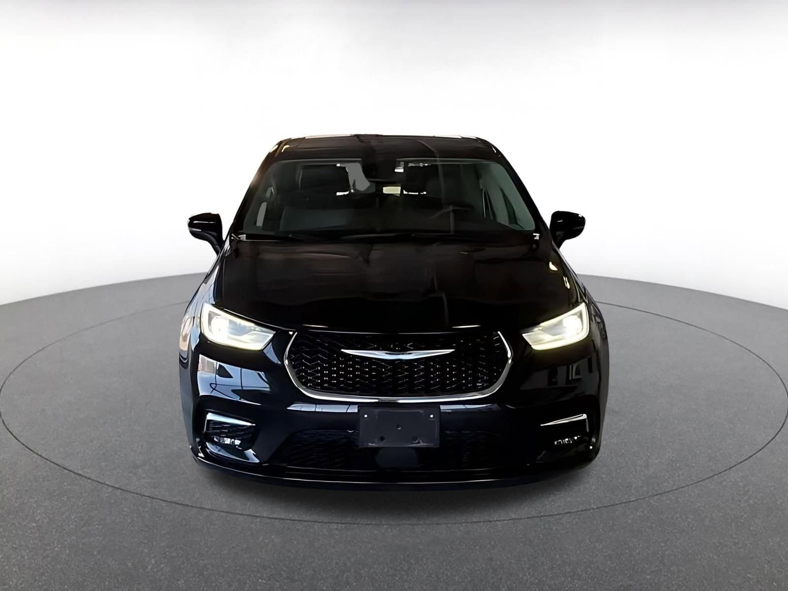 Thumbnail: 2023 Chrysler Pacifica - 6