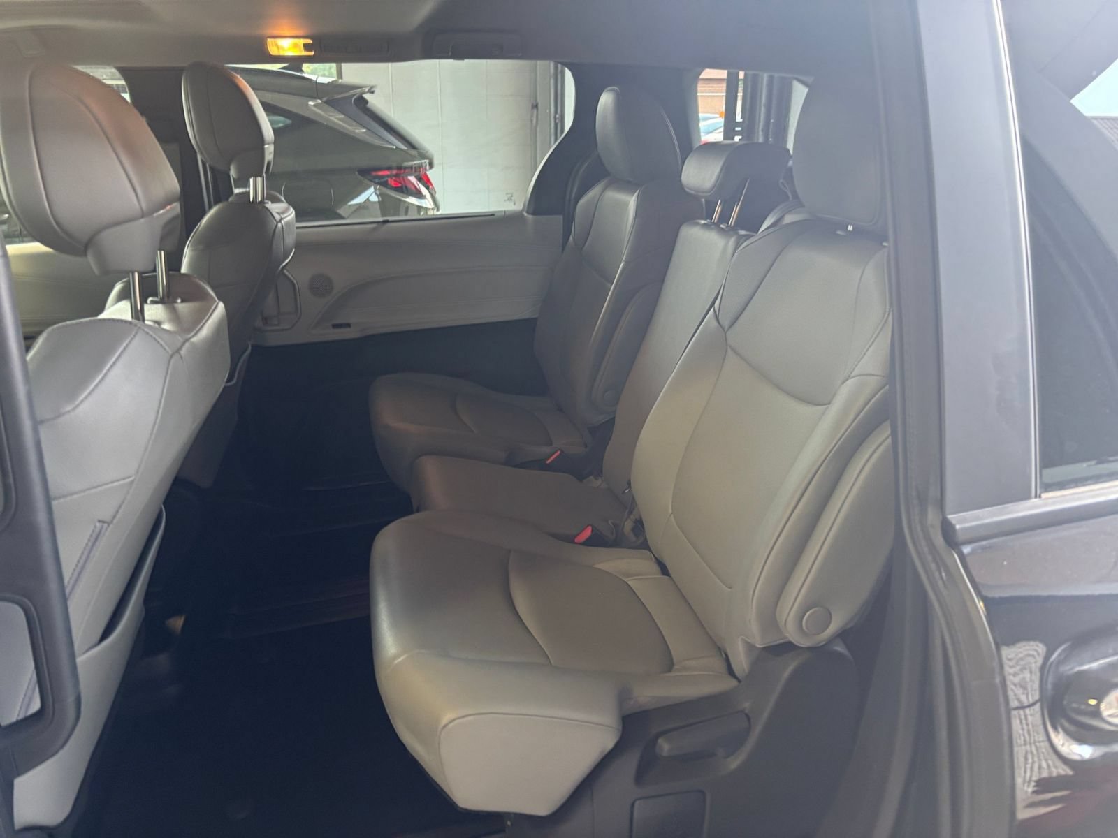 Thumbnail: 2025 Toyota Sienna - 26