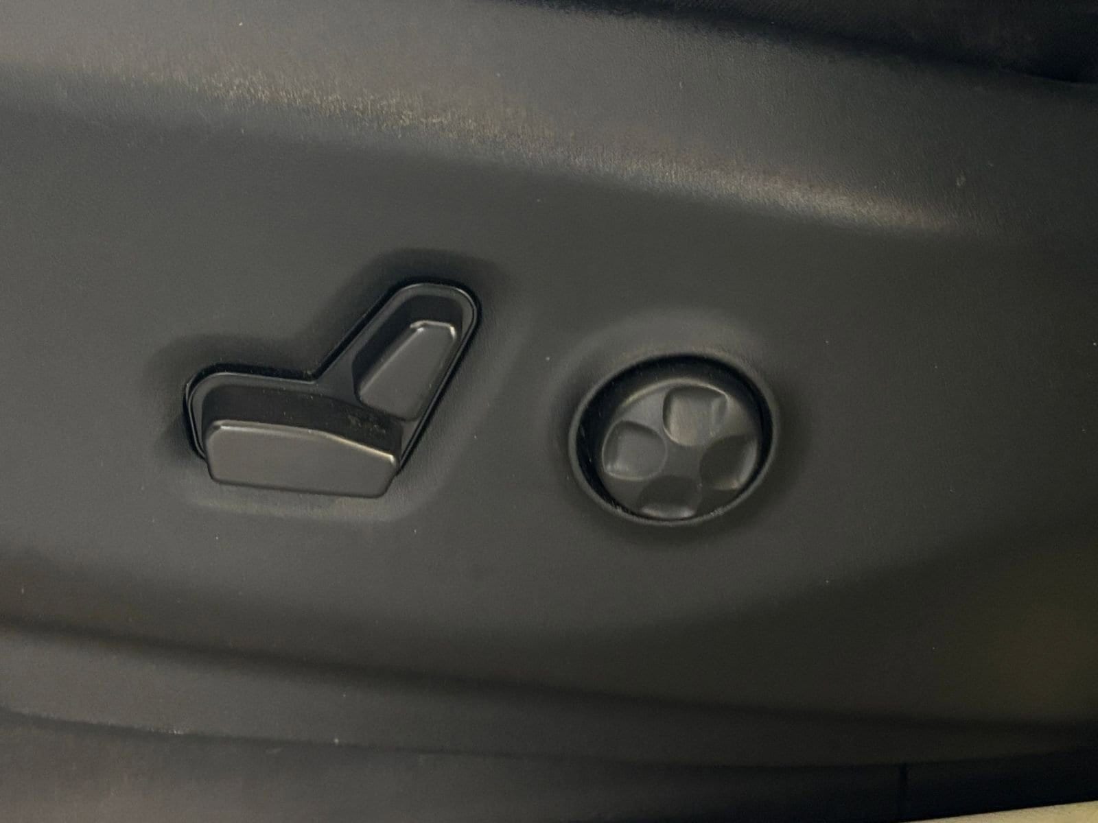 Thumbnail: 2023 Chrysler Pacifica - 30