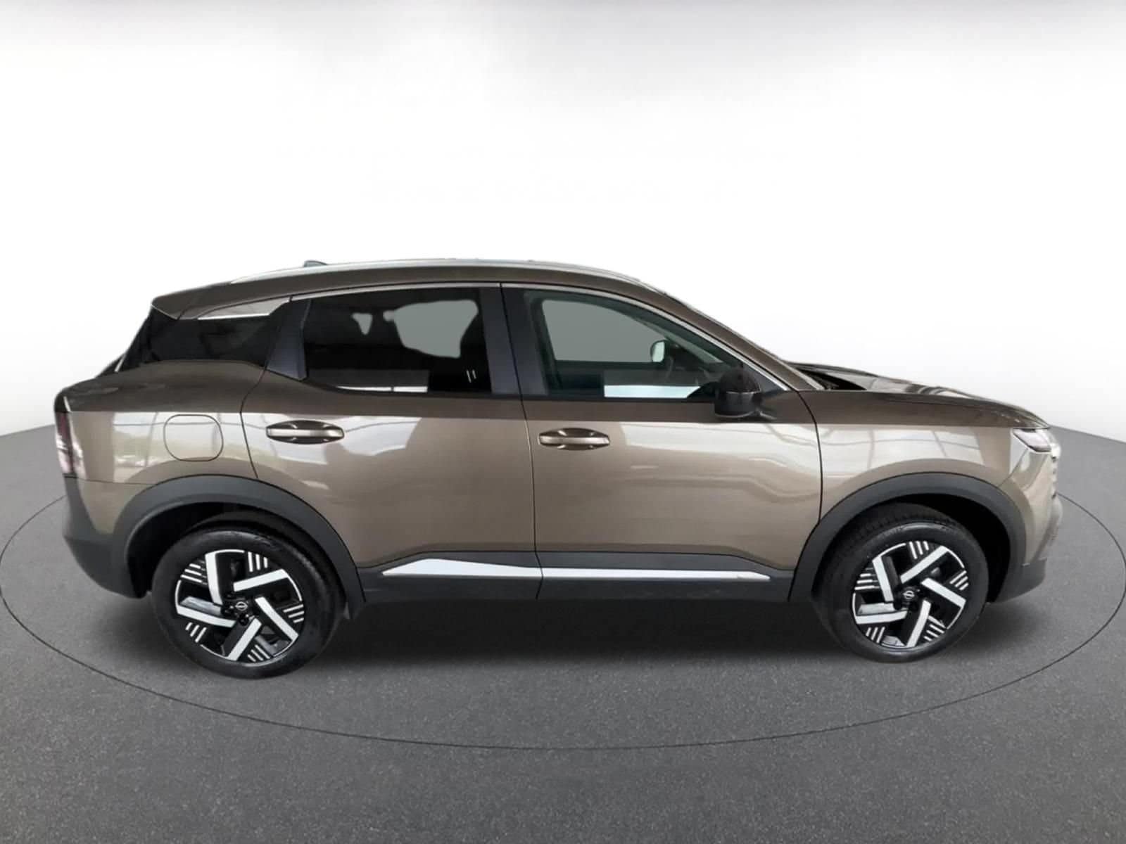 Thumbnail: 2026 Nissan Kicks - 16