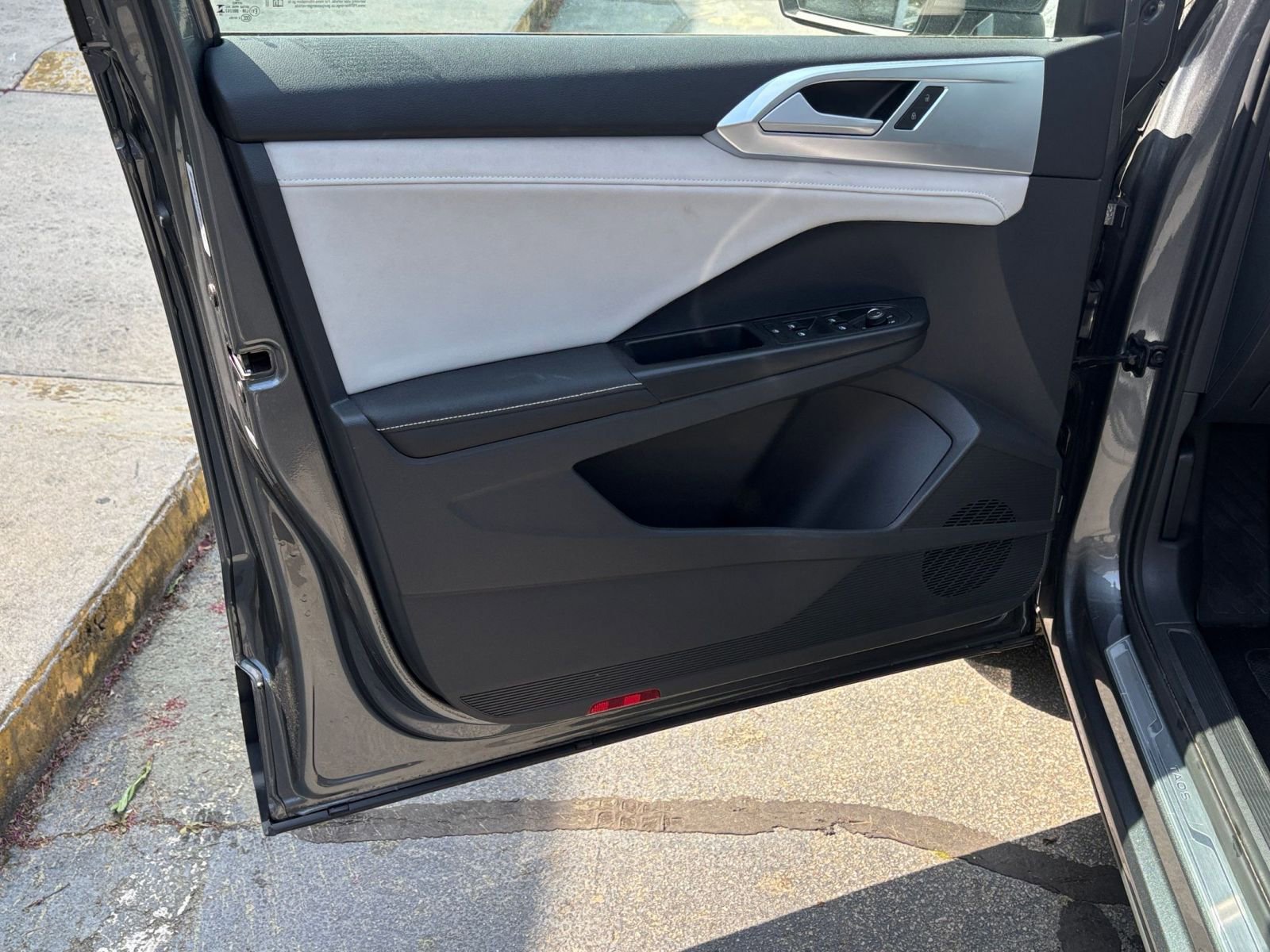 Thumbnail: 2025 Volkswagen Taos - 18