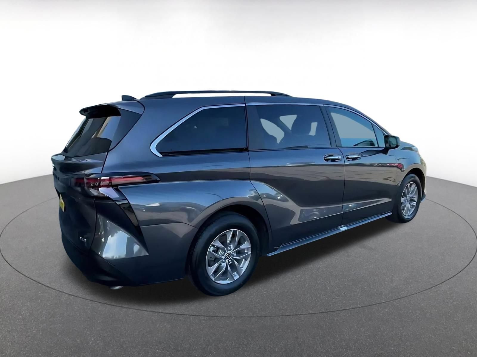 Thumbnail: 2025 Toyota Sienna - 15