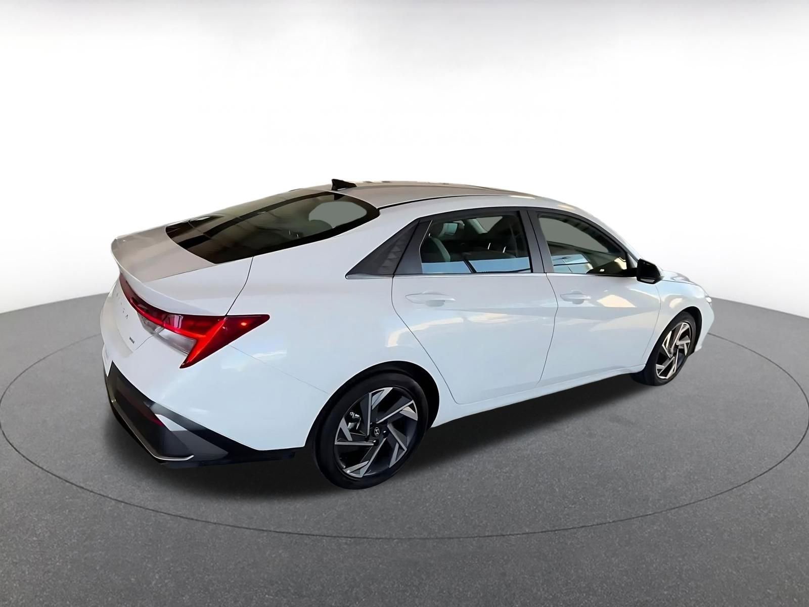 Thumbnail: 2025 Hyundai Elantra - 16