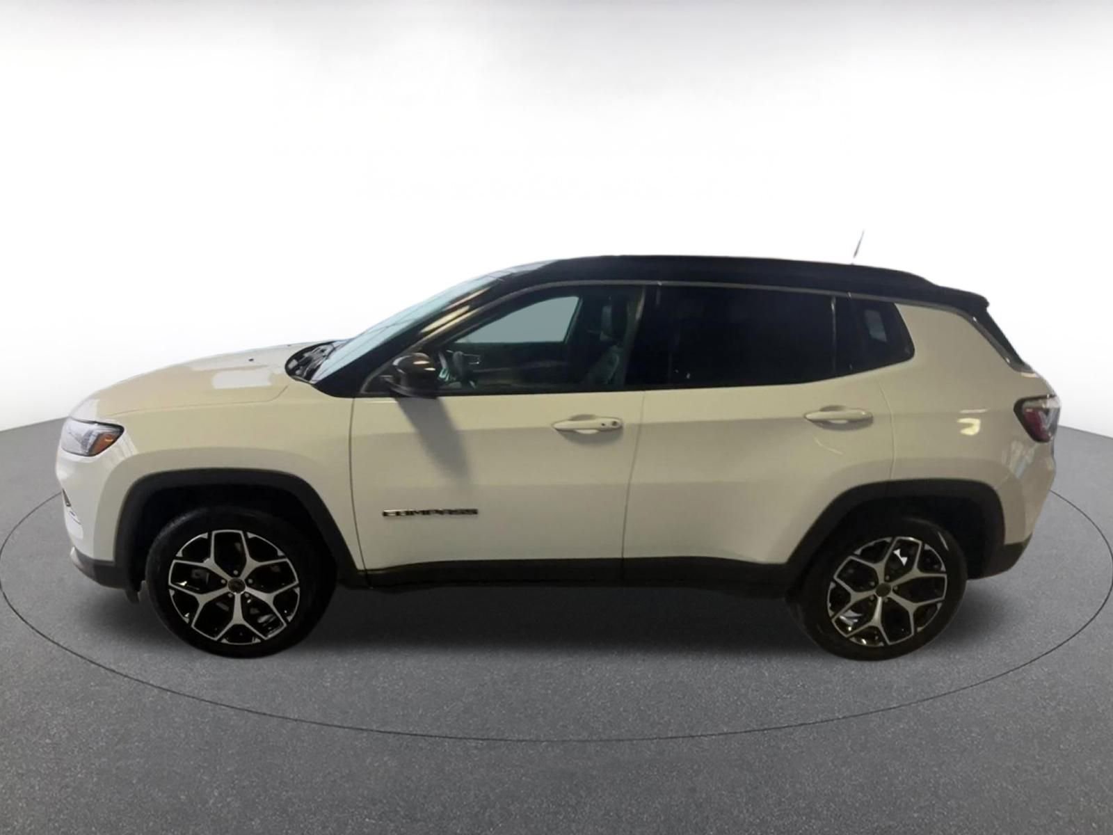 Thumbnail: 2025 Jeep Compass - 8