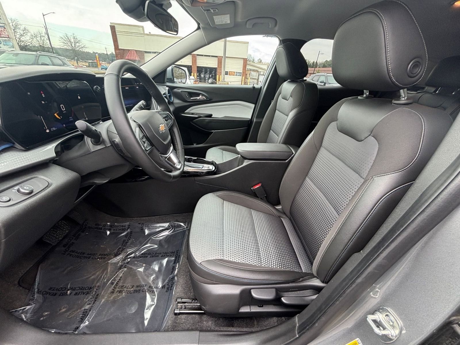 Thumbnail: 2025 Chevrolet Trax - 32