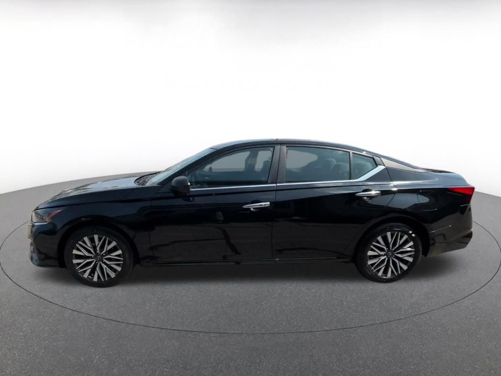 Thumbnail: 2025 Nissan Altima - 8