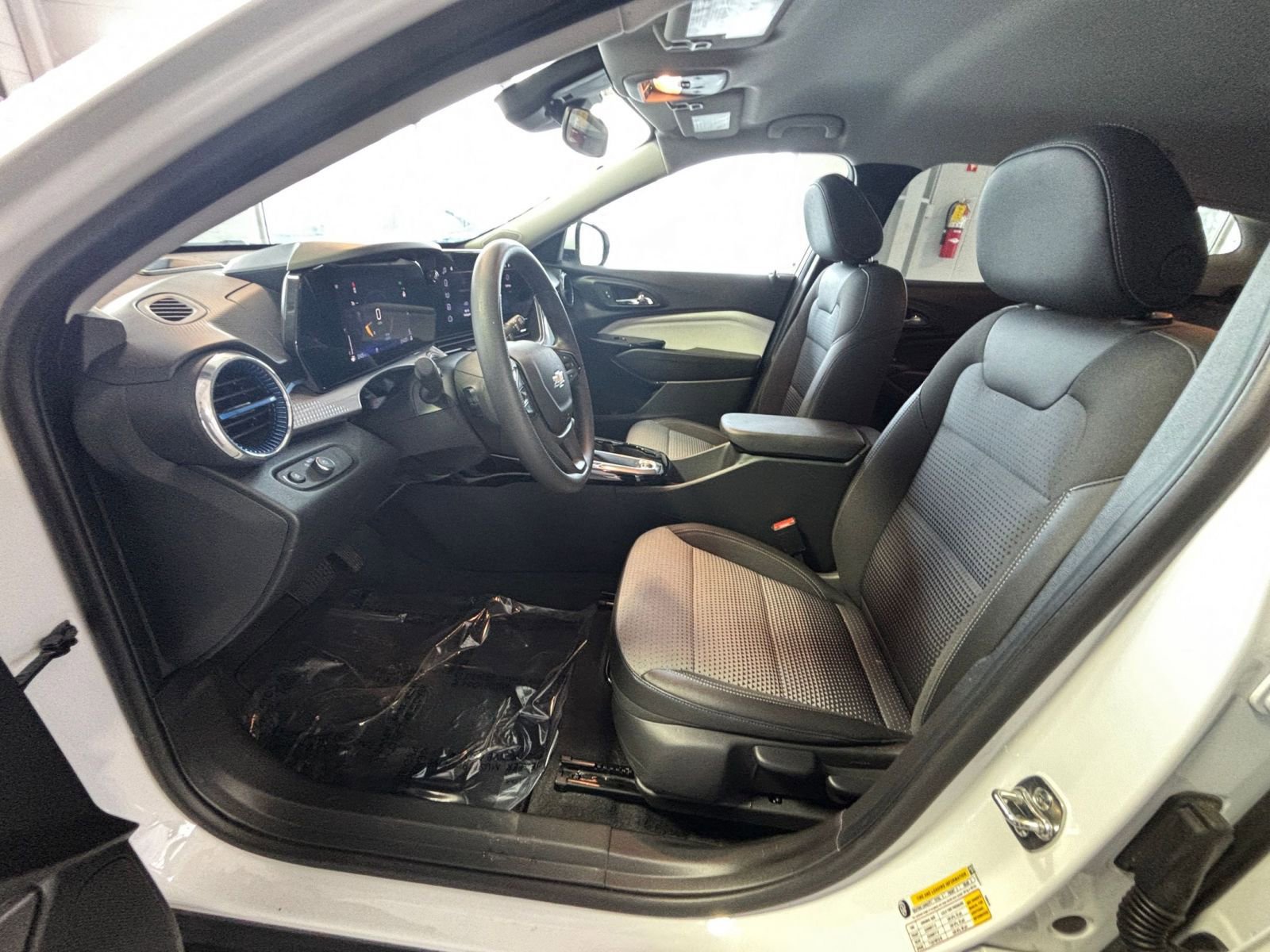 Thumbnail: 2025 Chevrolet Trax - 27