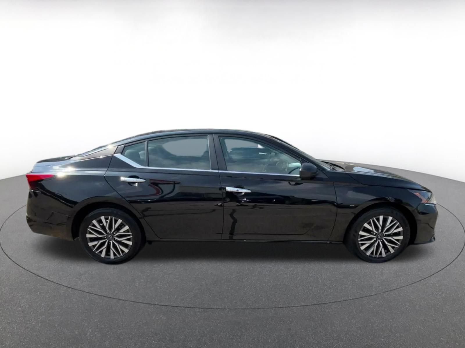 Thumbnail: 2025 Nissan Altima - 16