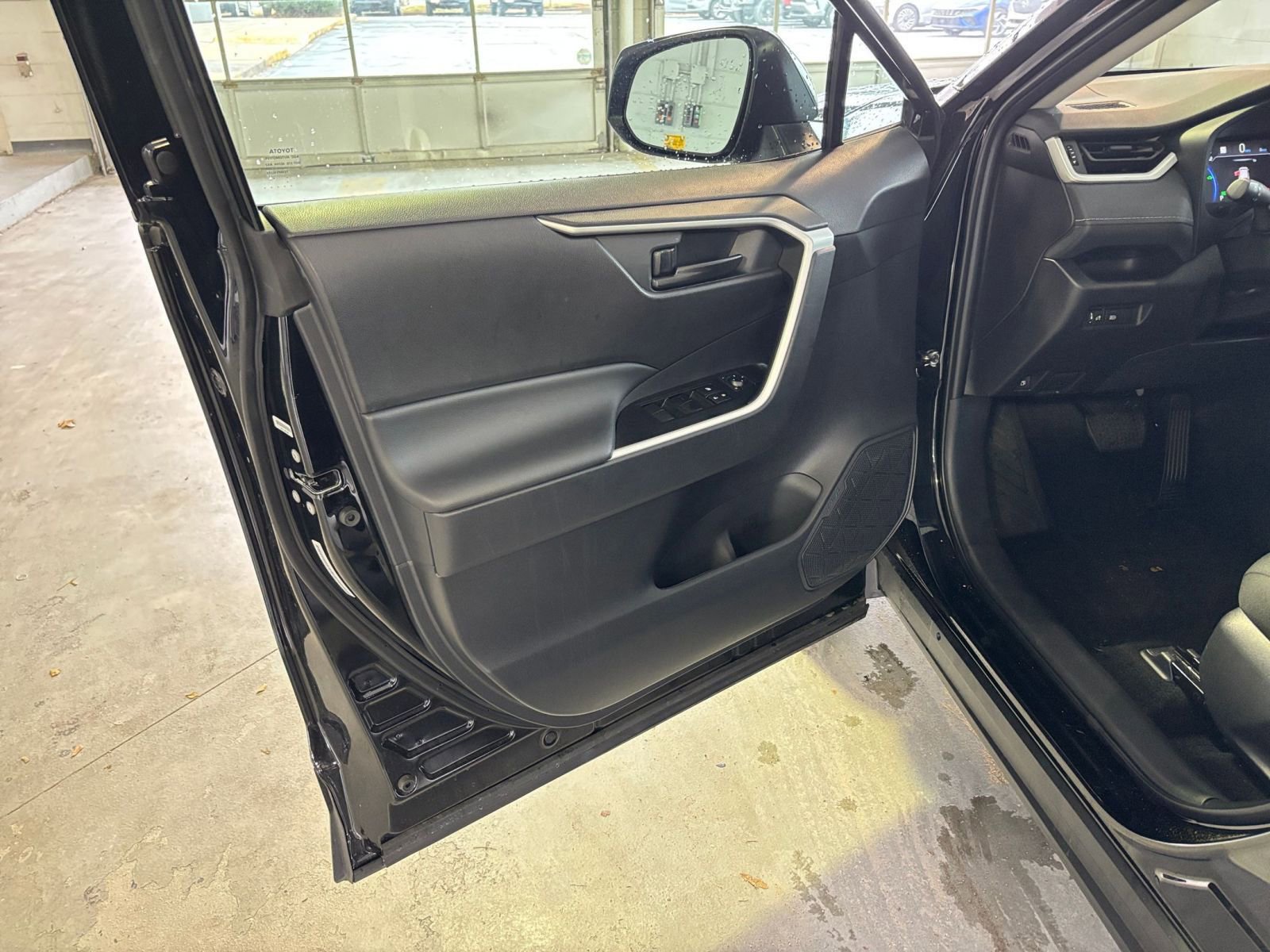 Thumbnail: 2025 Toyota RAV4 - 20