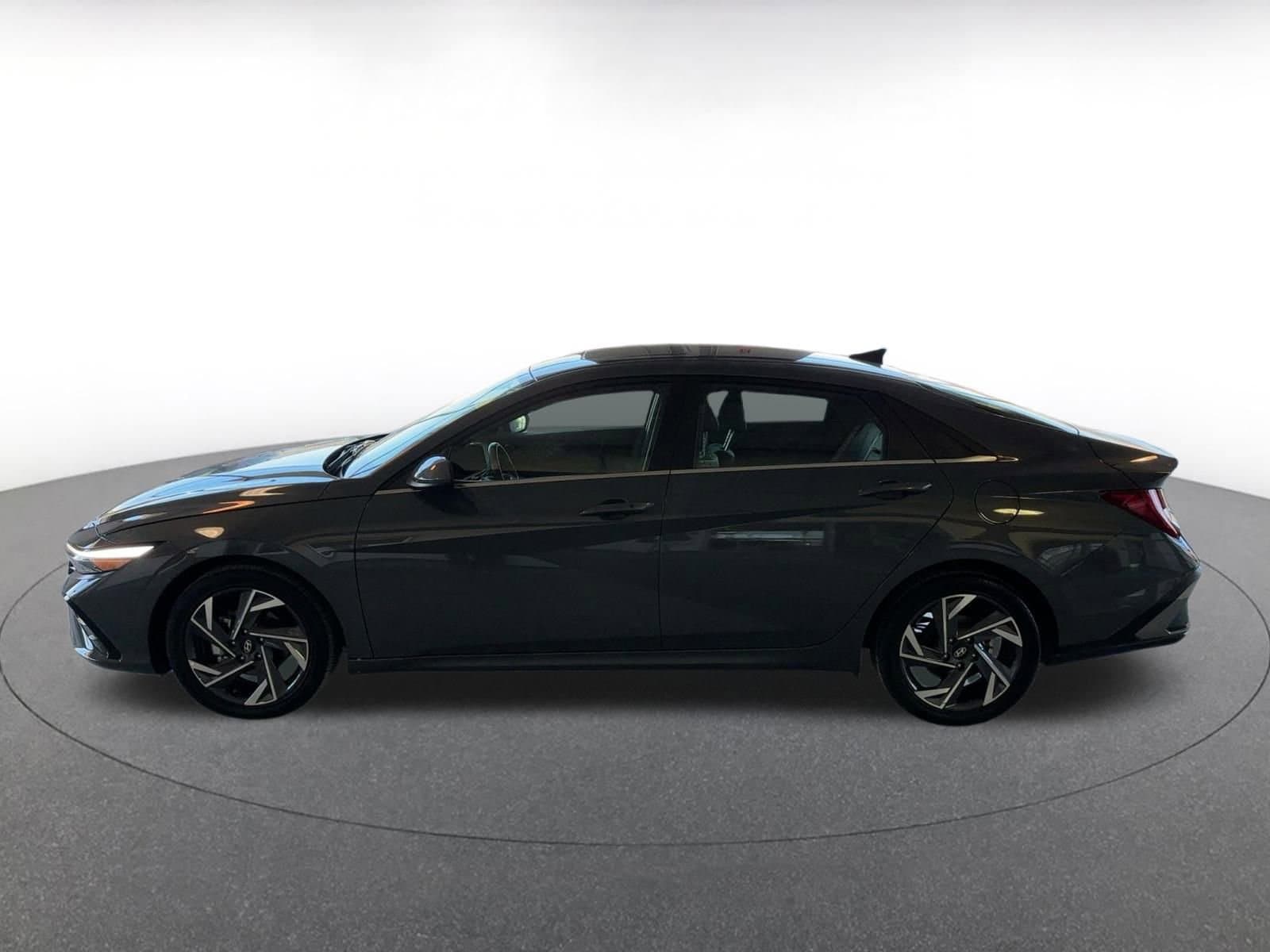 Thumbnail: 2025 Hyundai Elantra - 10