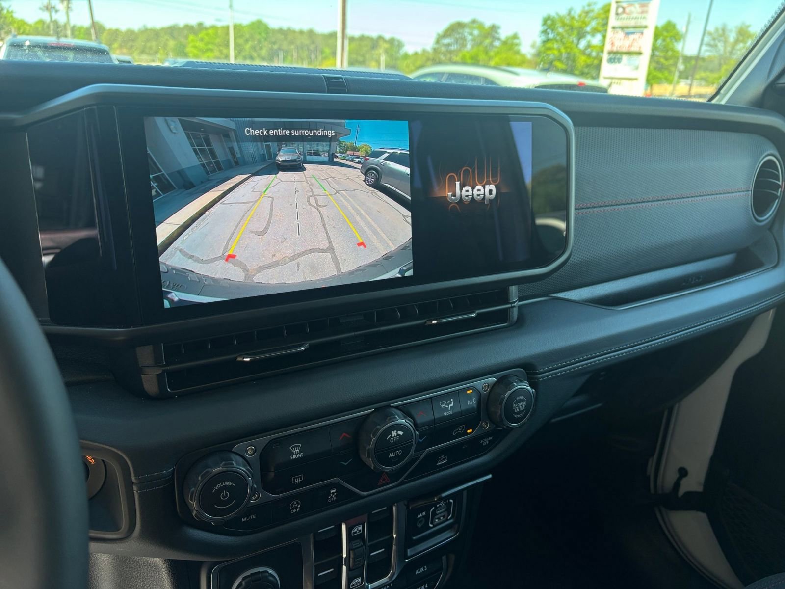 Thumbnail: 2025 Jeep Wrangler - 23