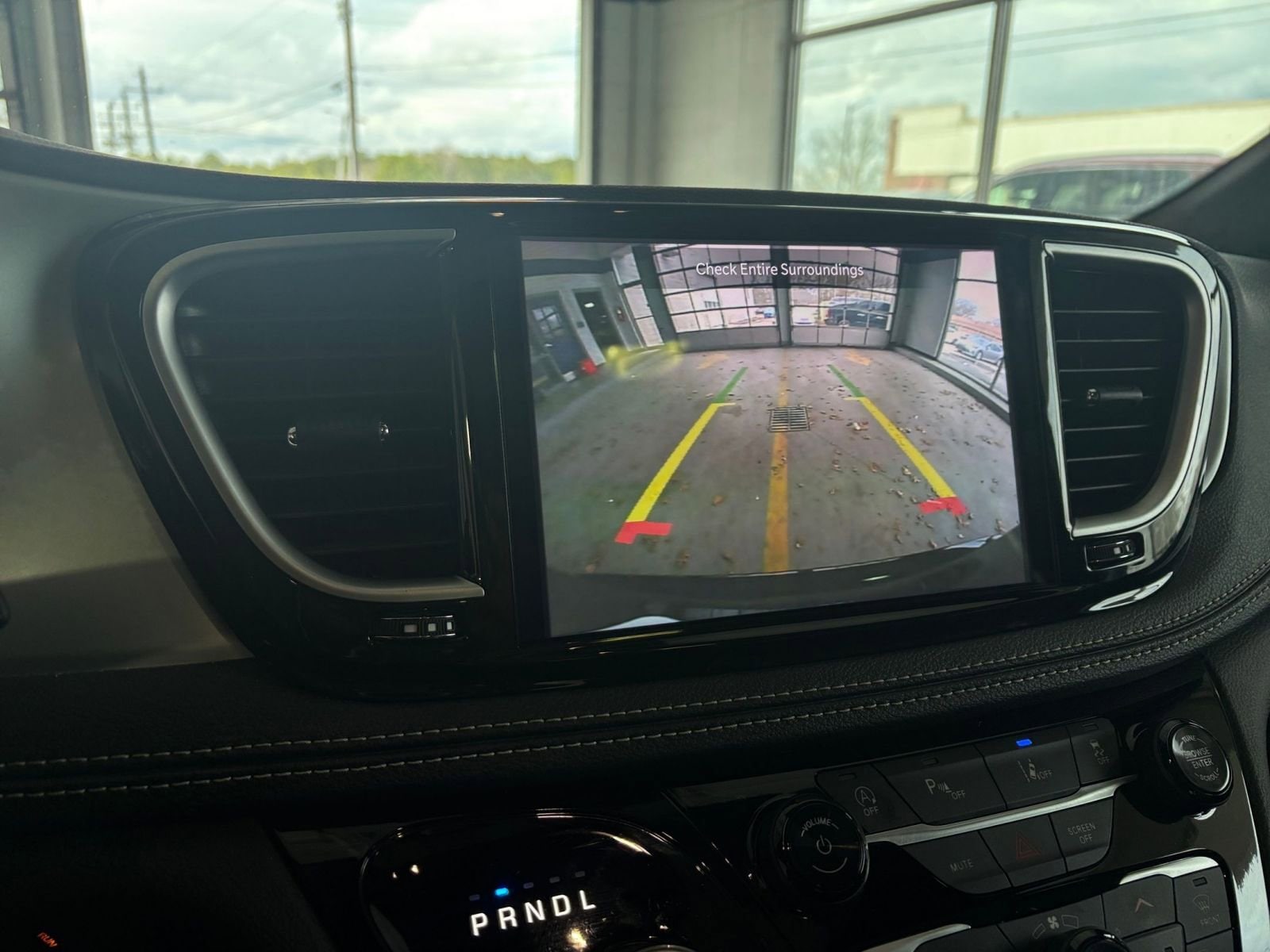 Thumbnail: 2025 Chrysler Pacifica - 17