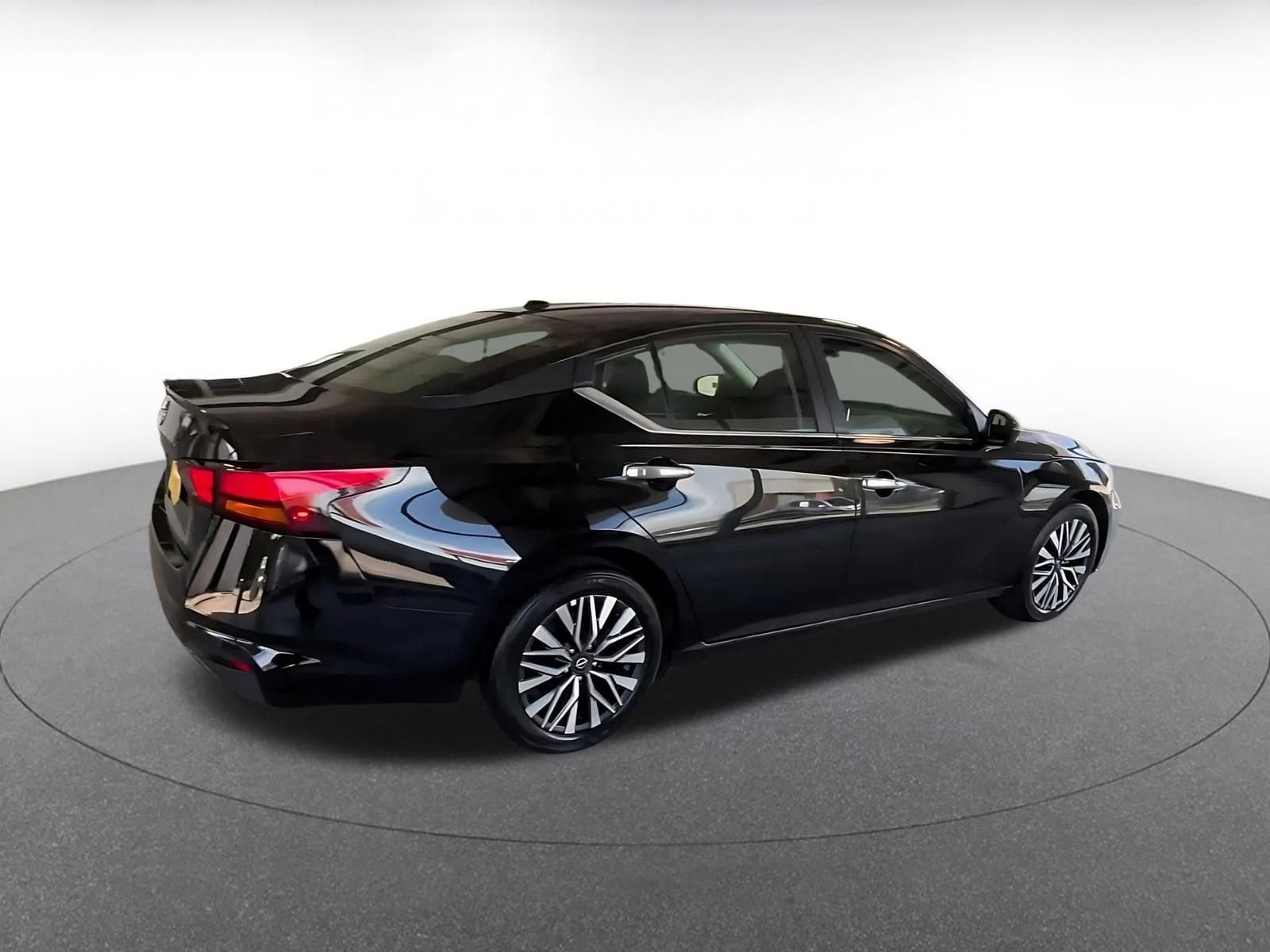 Thumbnail: 2025 Nissan Altima - 15