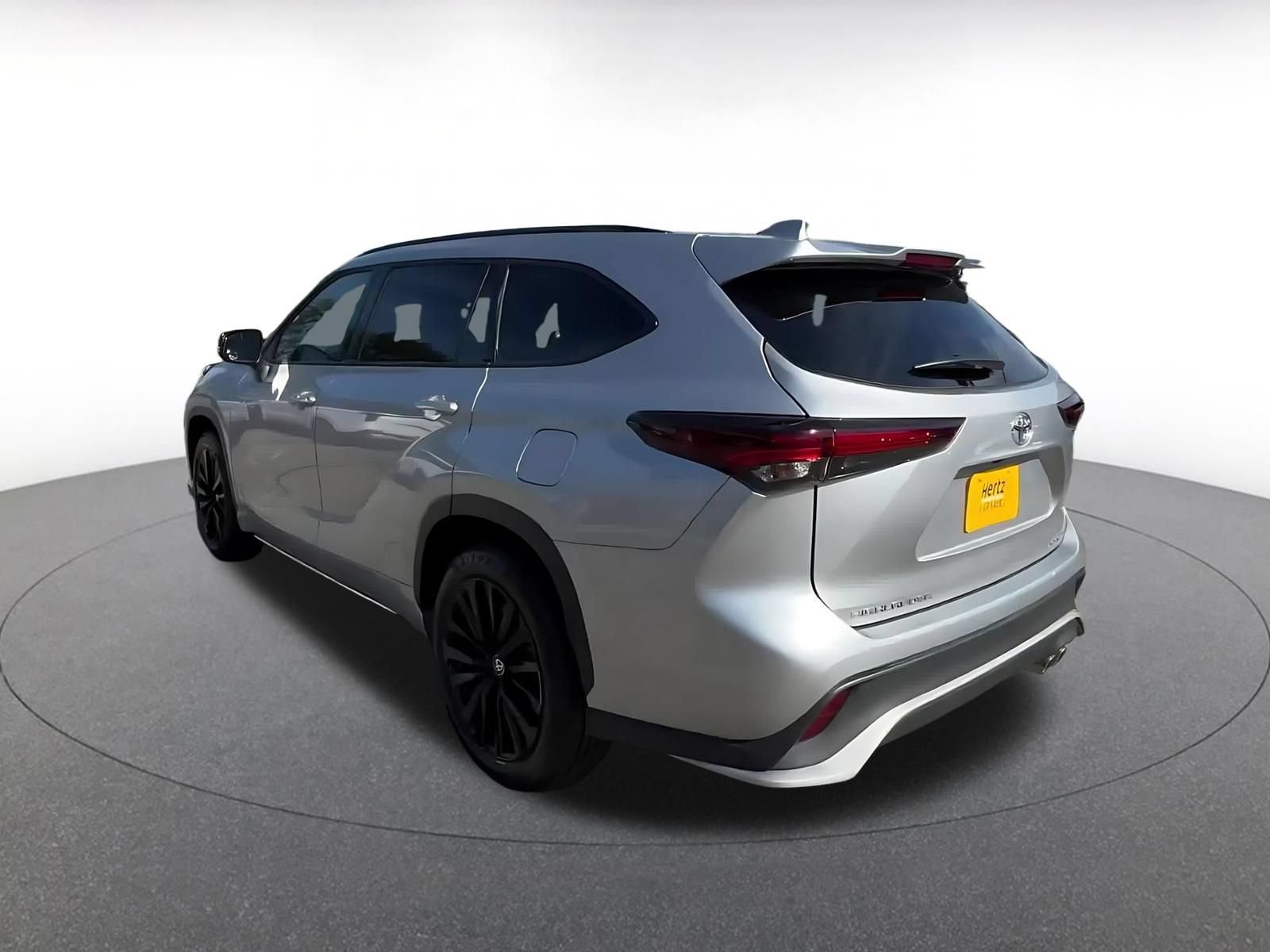 Thumbnail: 2025 Toyota Highlander - 11