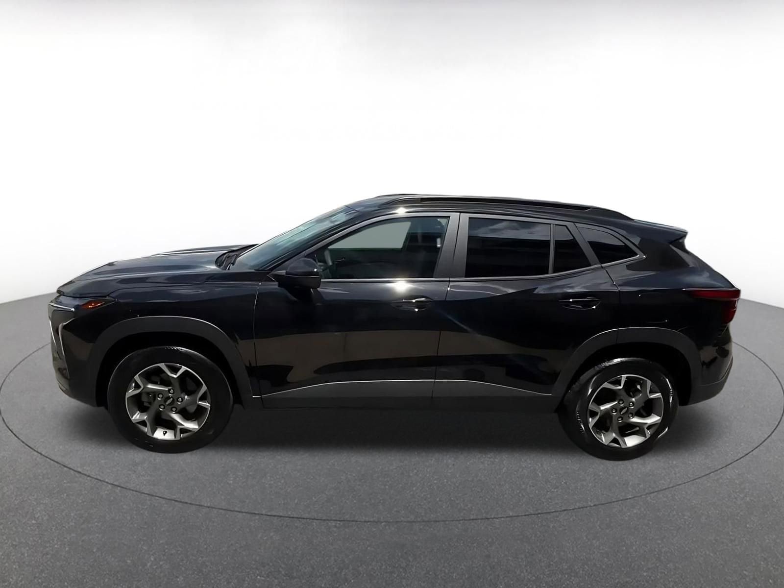 Thumbnail: 2025 Chevrolet Trax - 8