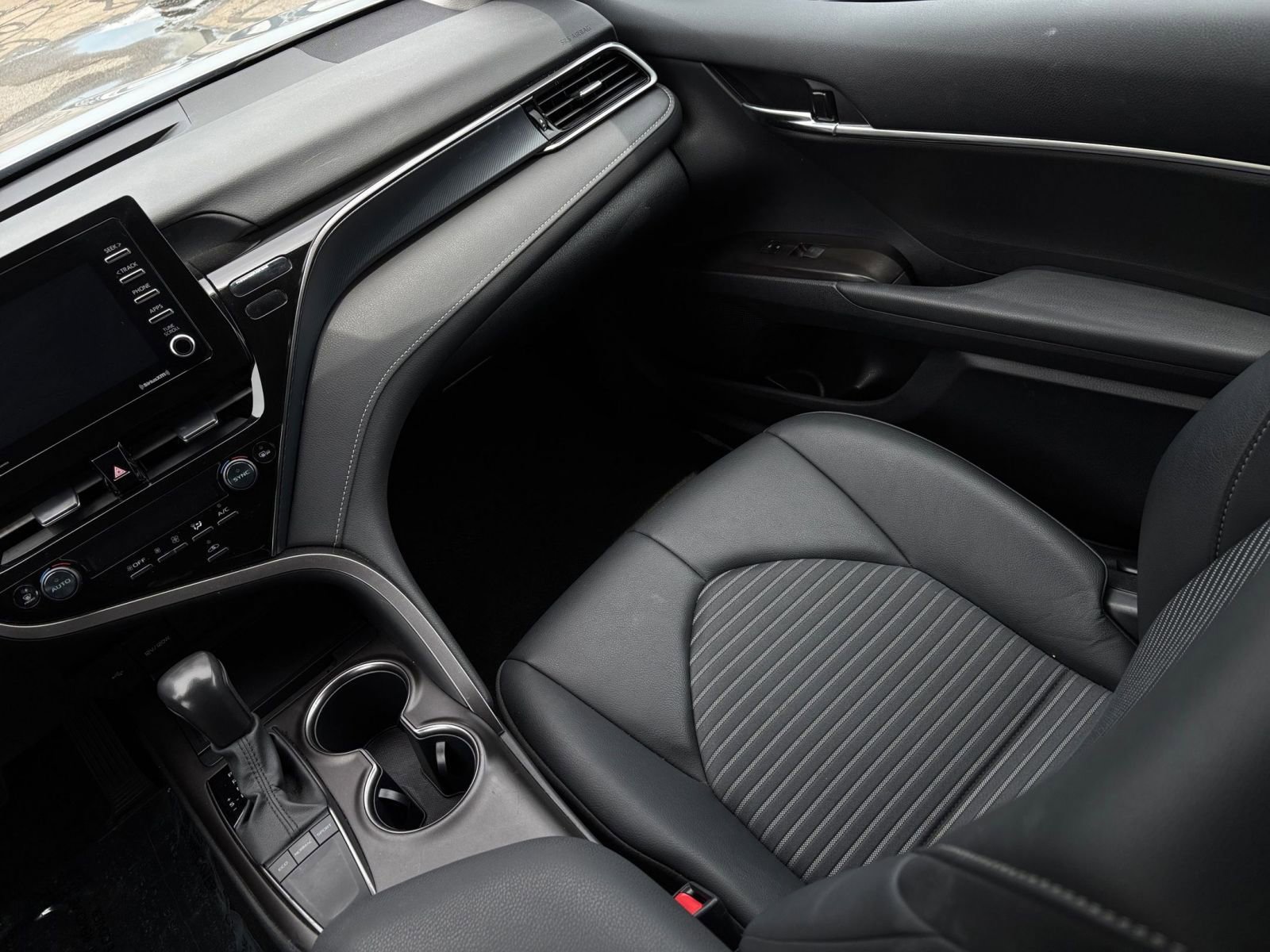 2024 Toyota Camry SE 34
