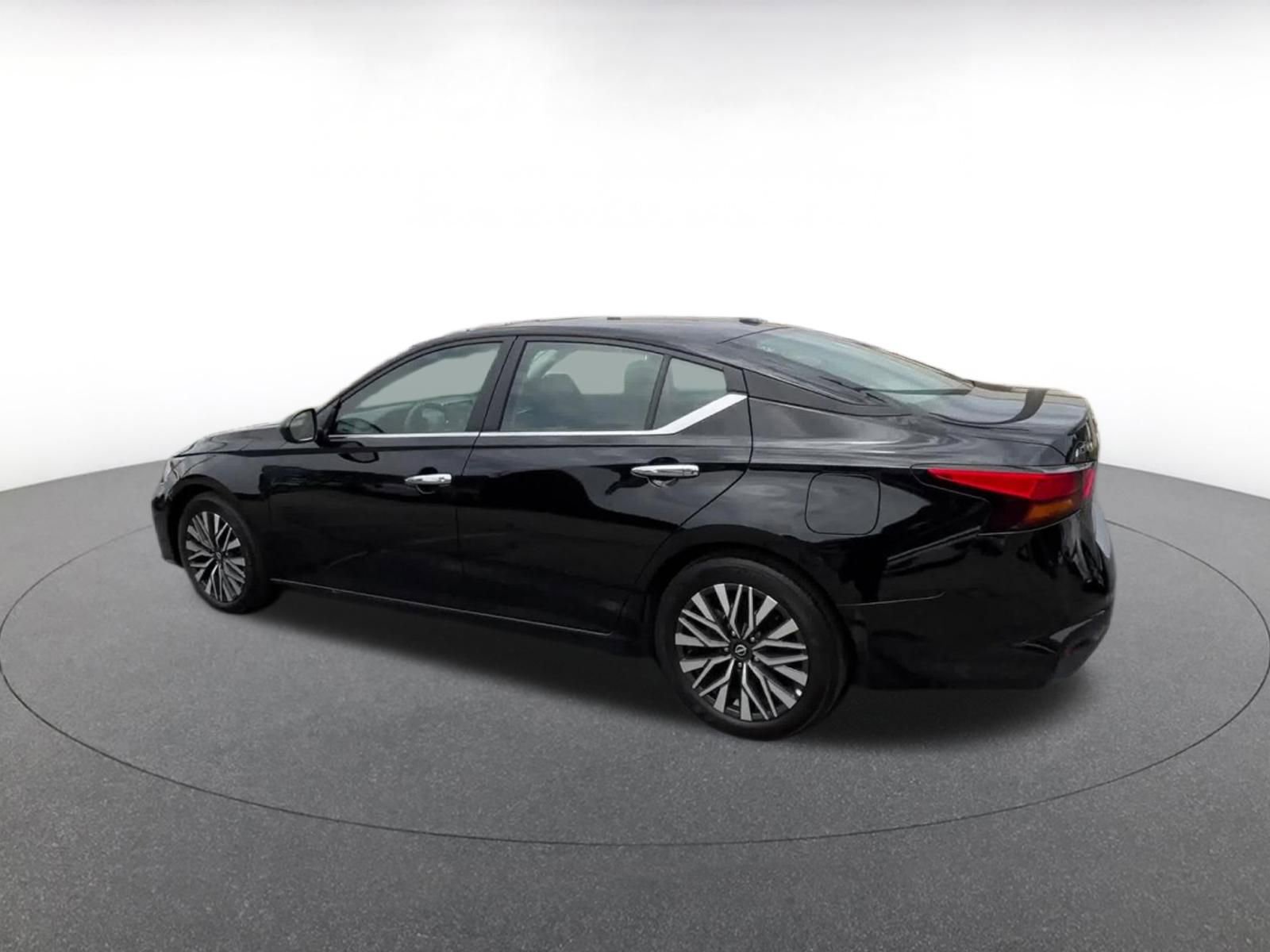 Thumbnail: 2025 Nissan Altima - 10