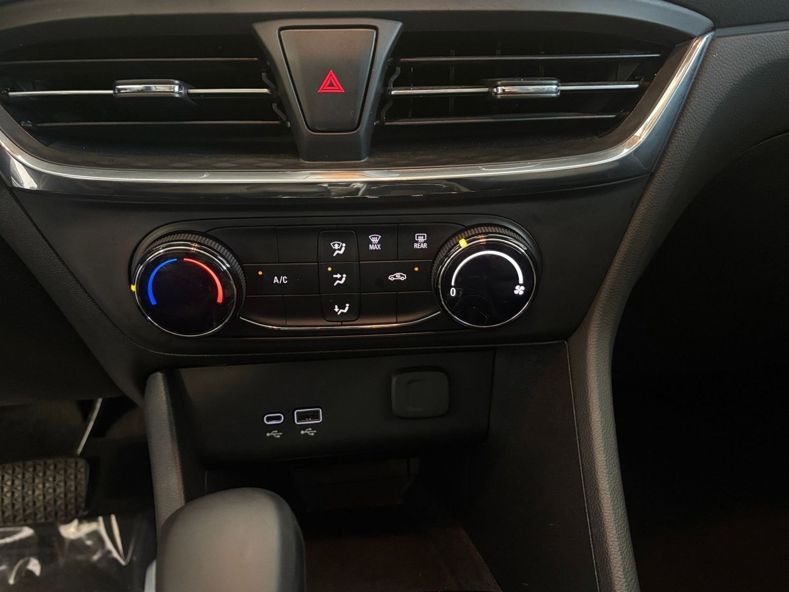 Thumbnail: 2025 Buick Encore GX - 23