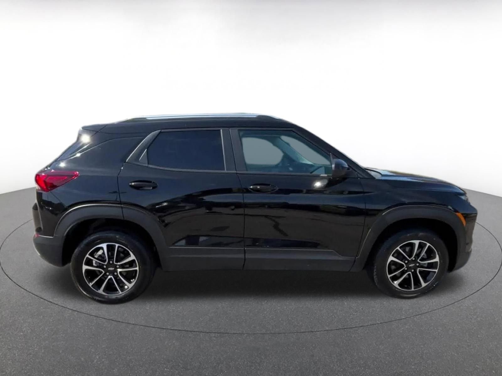 Thumbnail: 2025 Chevrolet TrailBlazer - 16