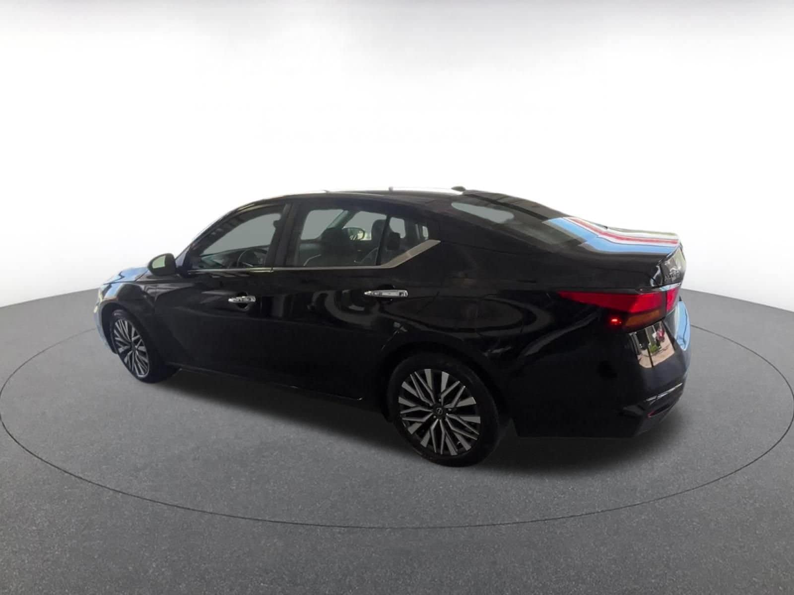 Thumbnail: 2025 Nissan Altima - 10