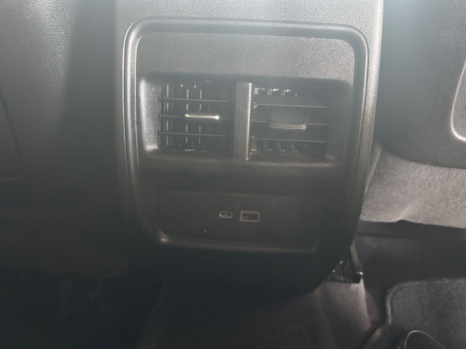Thumbnail: 2023 Cadillac XT4 - 25
