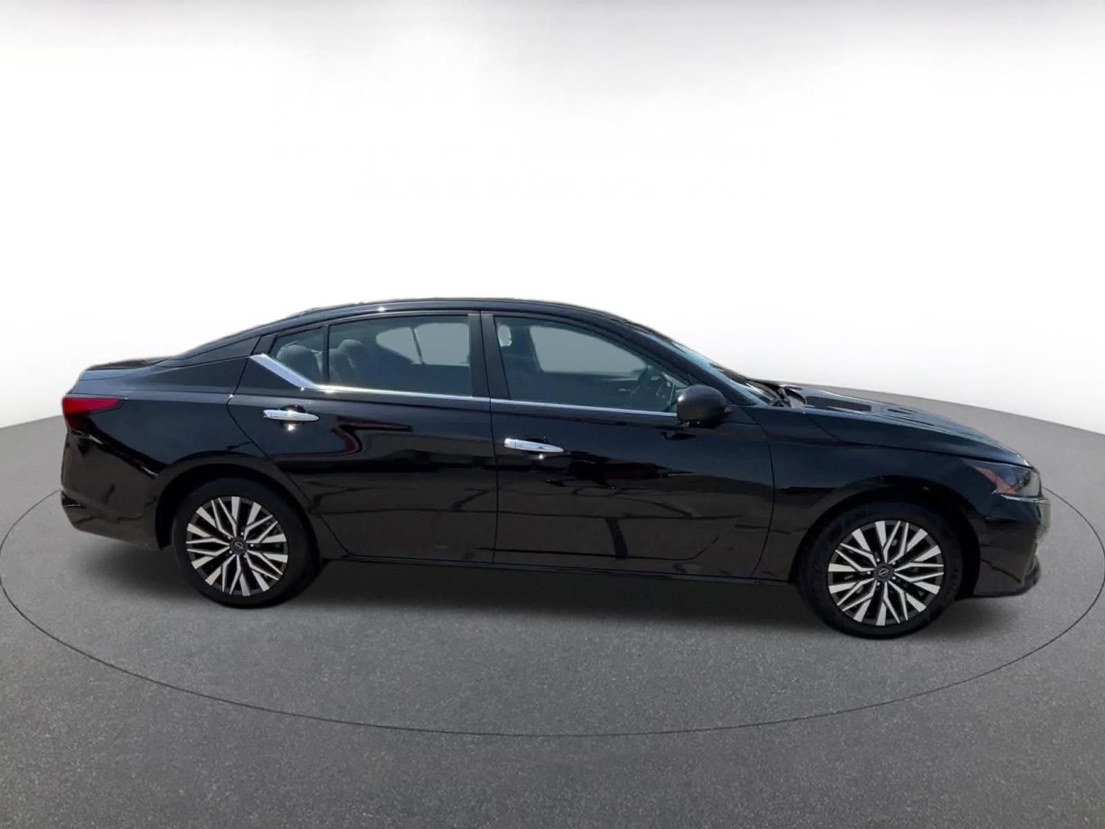 Thumbnail: 2025 Nissan Altima - 16