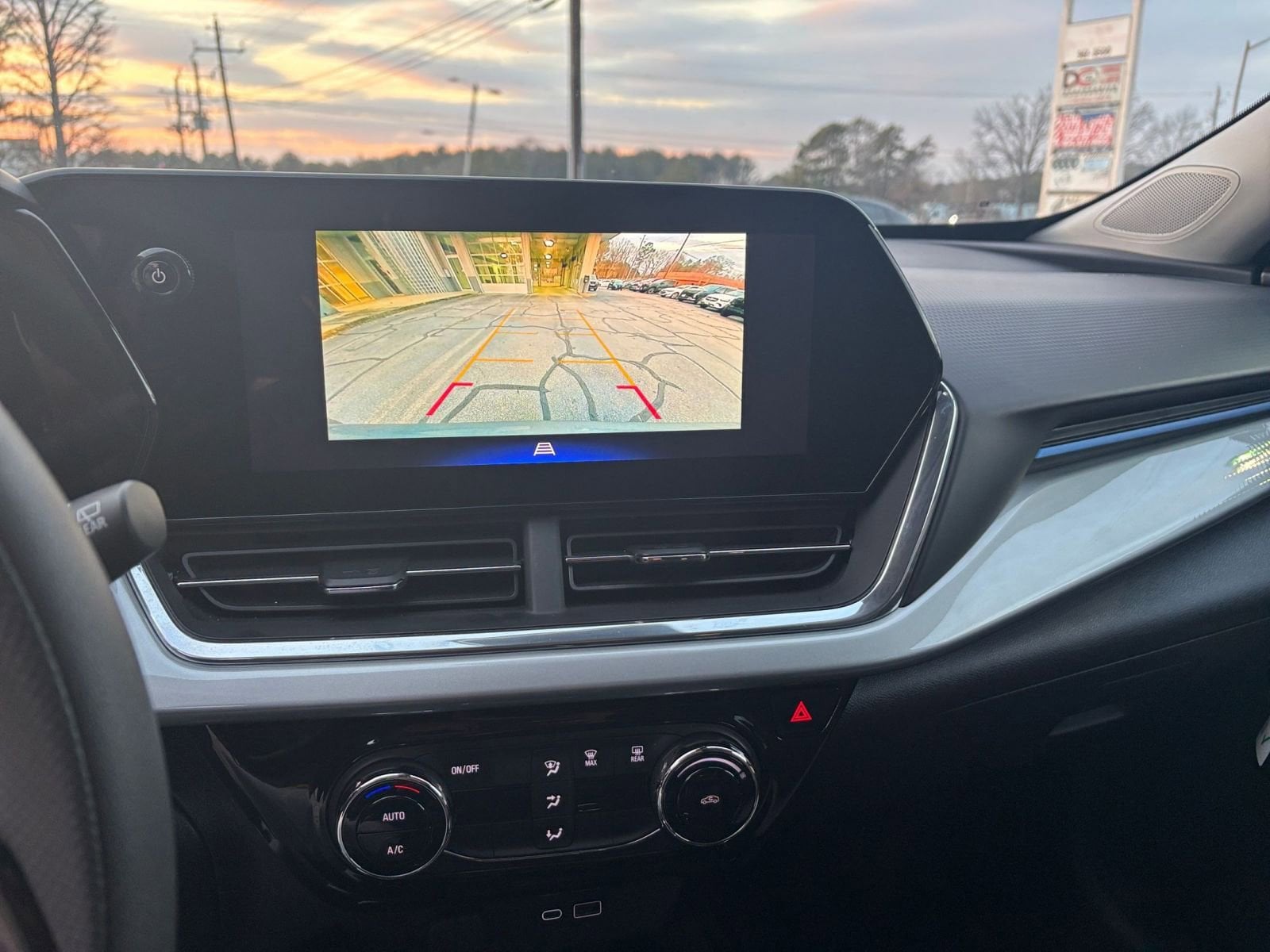 Thumbnail: 2025 Chevrolet Trax - 23