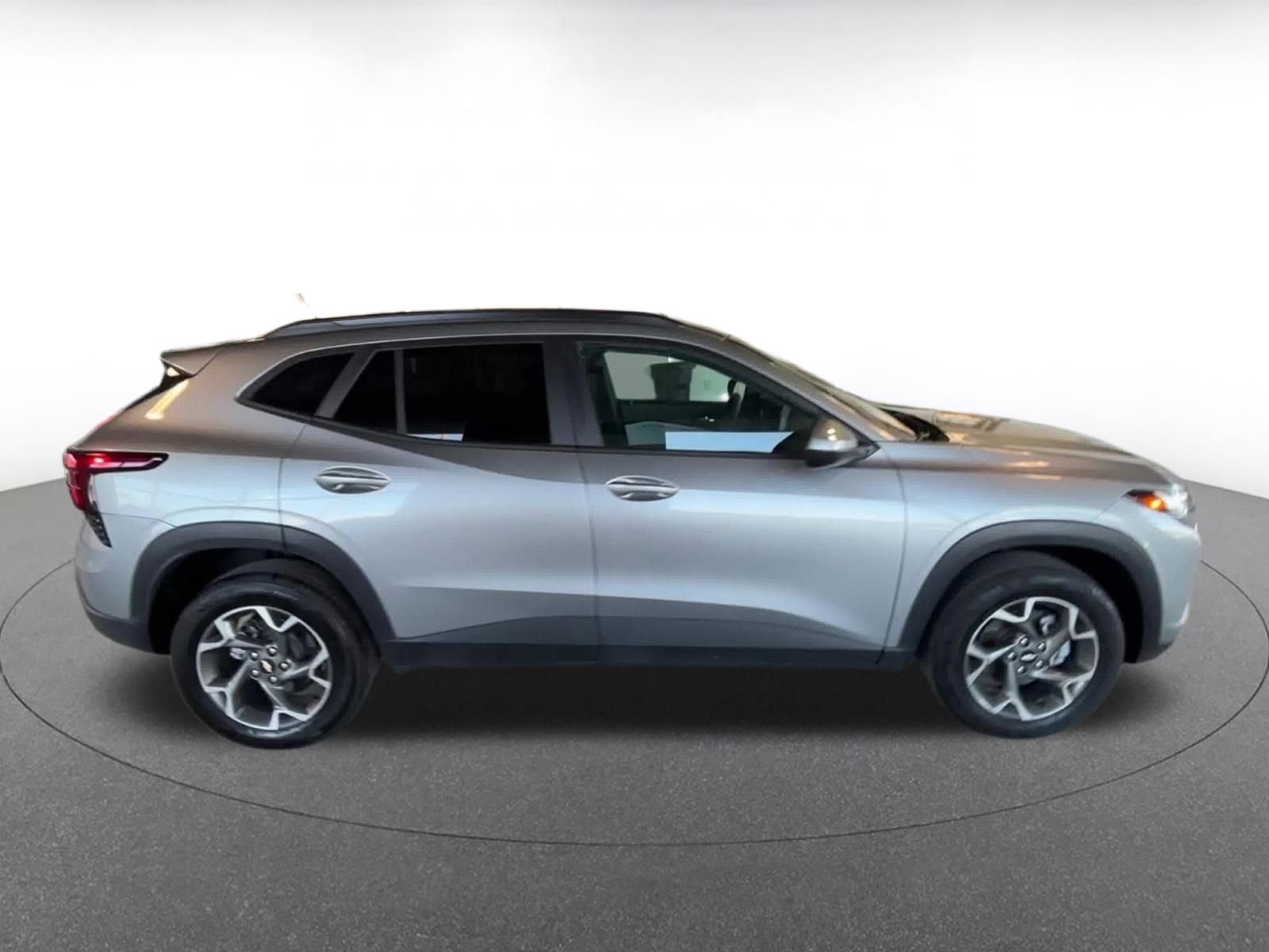 Thumbnail: 2025 Chevrolet Trax - 21