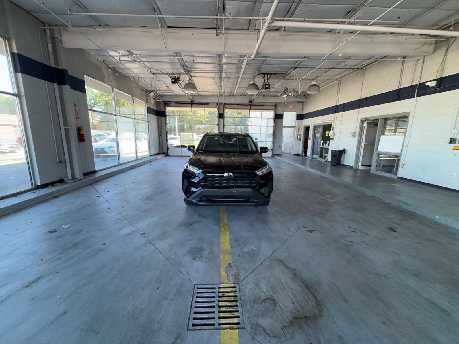 Thumbnail: 2025 Toyota RAV4 - 22