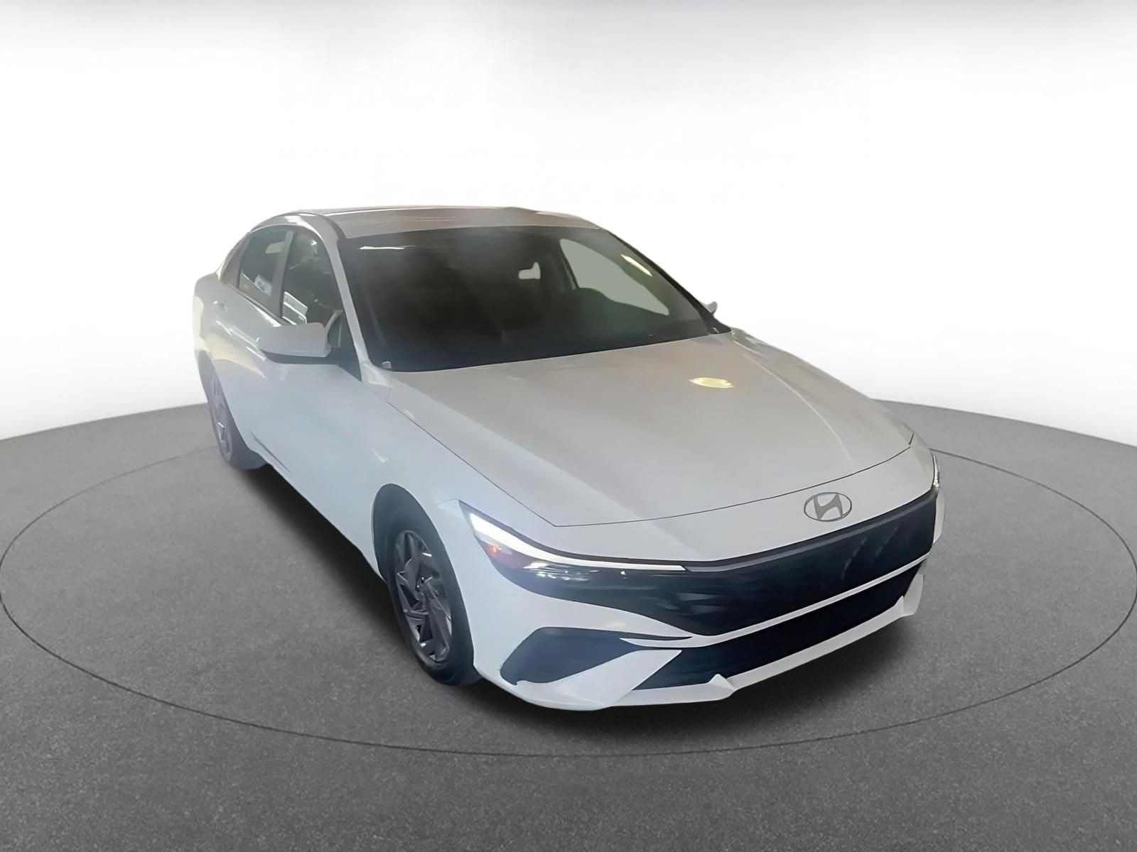 Thumbnail: 2026 Hyundai Elantra - 3