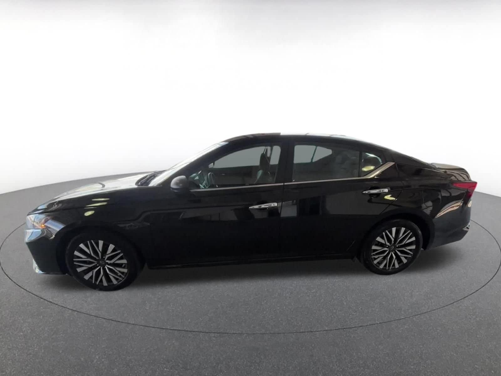 Thumbnail: 2025 Nissan Altima - 8