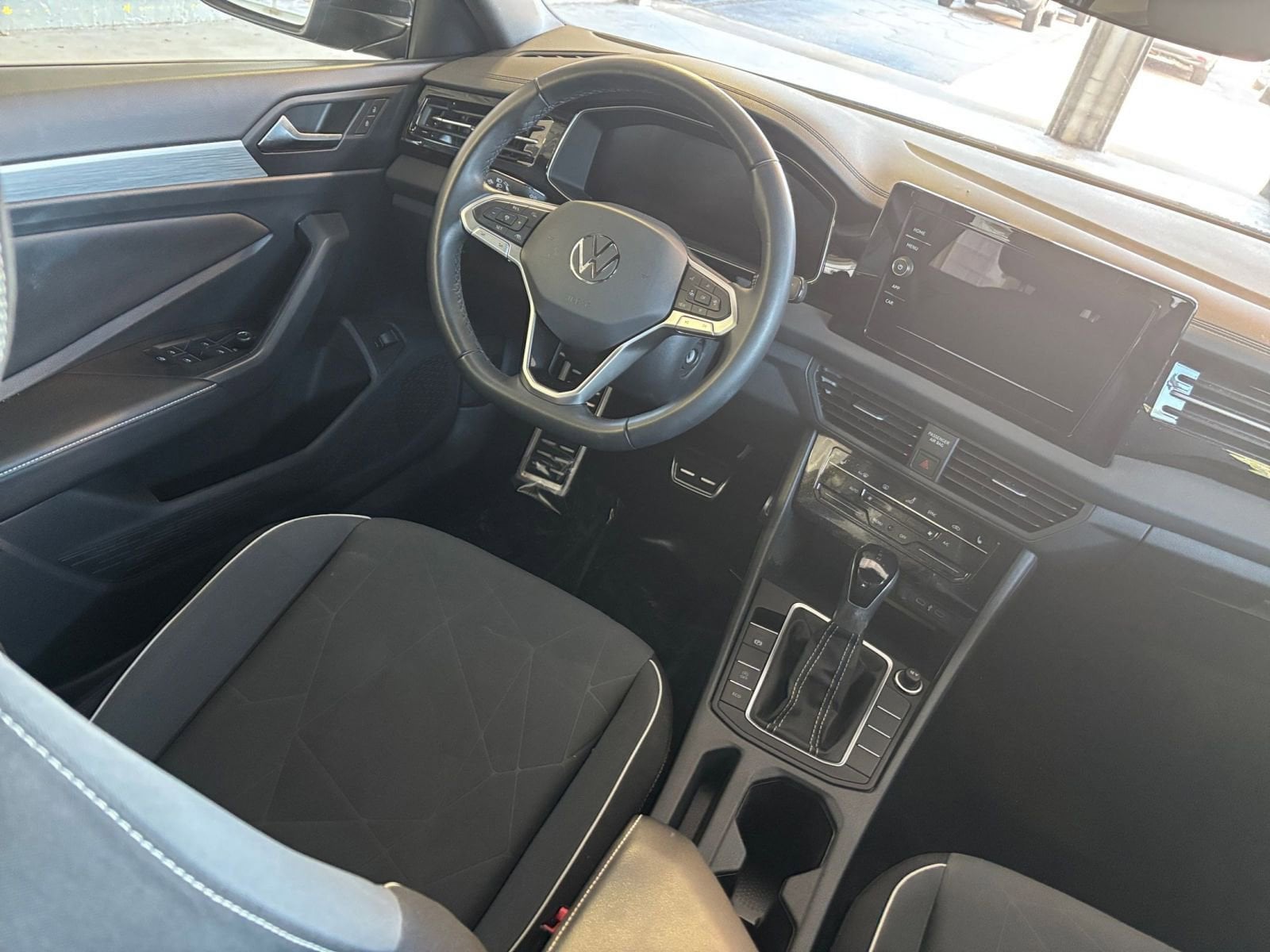 Thumbnail: 2025 Volkswagen Jetta - 32